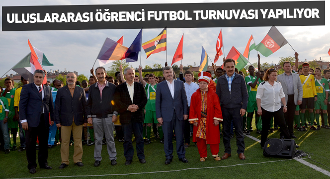 Uluslararası Öğrenci Futbol Turnuvası Yapılıyor